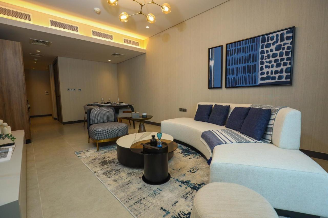 Charthouse Bahrain 호텔 마나마 외부 사진 A living room in a 2-bedroom apartment