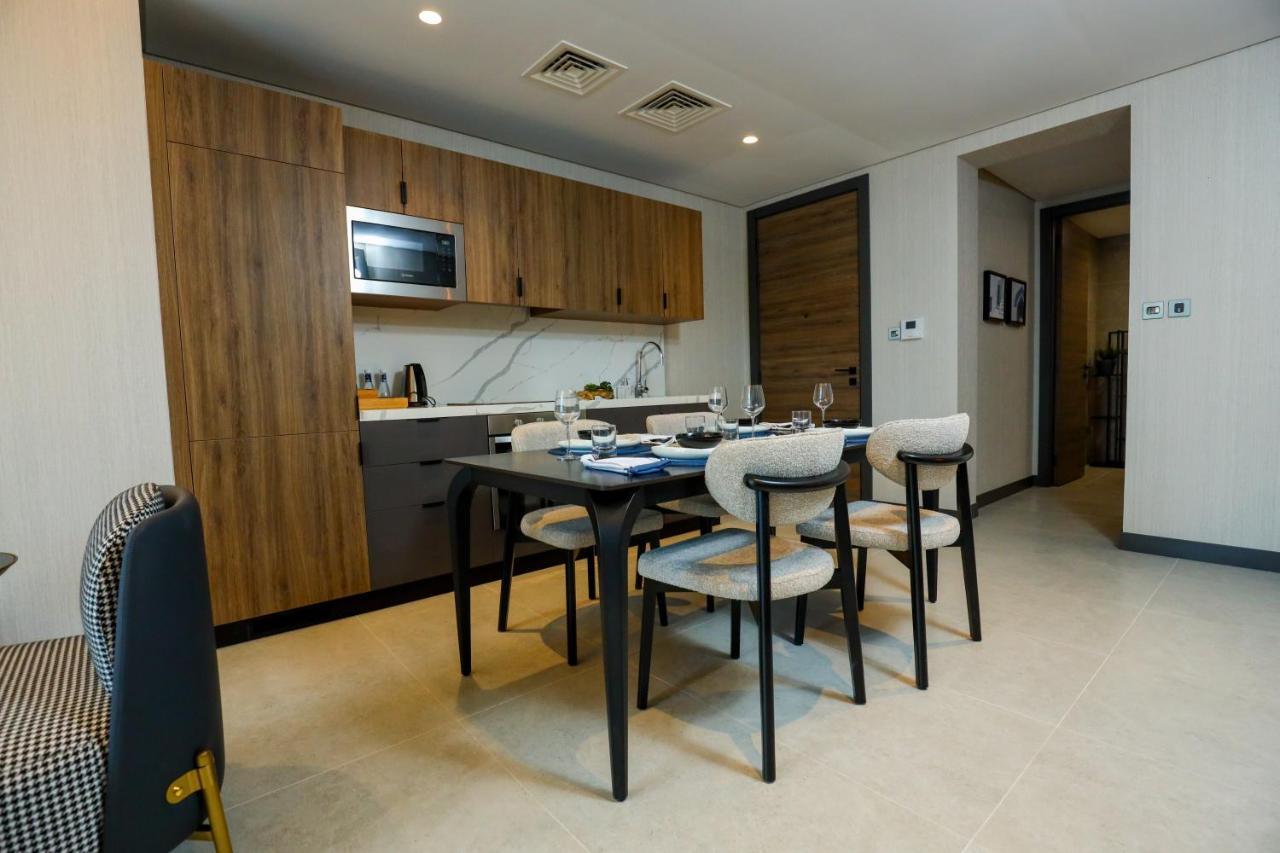 Charthouse Bahrain 호텔 마나마 외부 사진 A kitchen in a serviced apartment