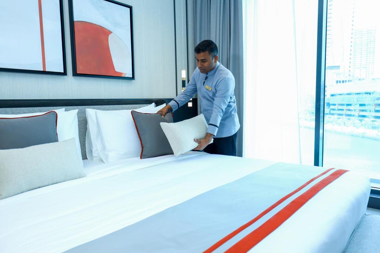 Charthouse Bahrain 호텔 마나마 외부 사진 A hotel housekeeper making a bed