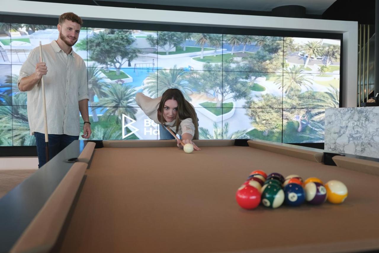 Charthouse Bahrain 호텔 마나마 외부 사진 A pool table