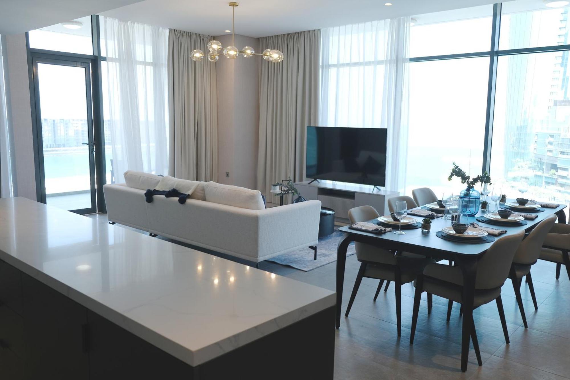 Charthouse Bahrain 호텔 마나마 외부 사진 A living room in a 3-bedroom apartment