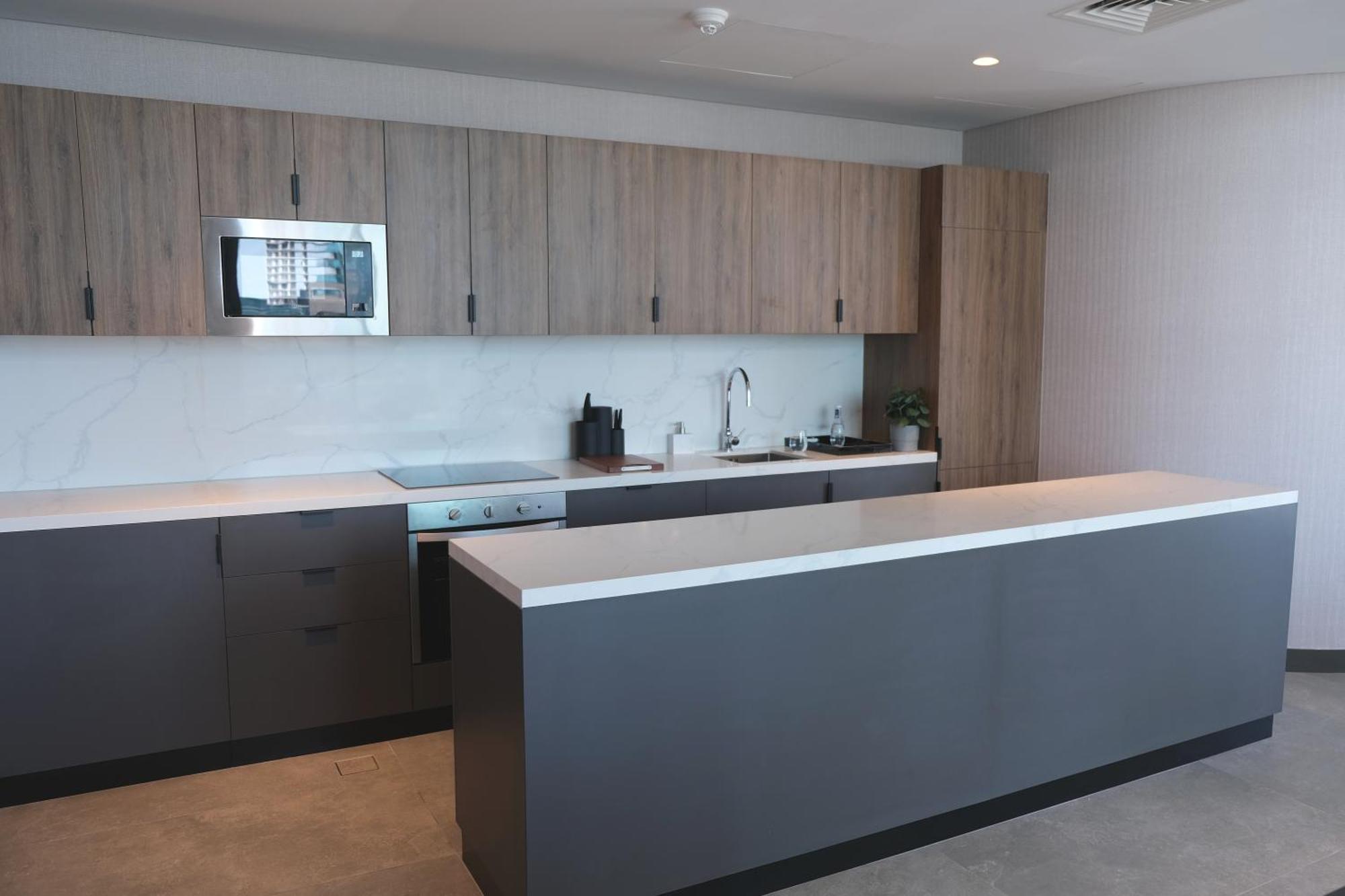 Charthouse Bahrain 호텔 마나마 외부 사진 A kitchen in a typical apartment
