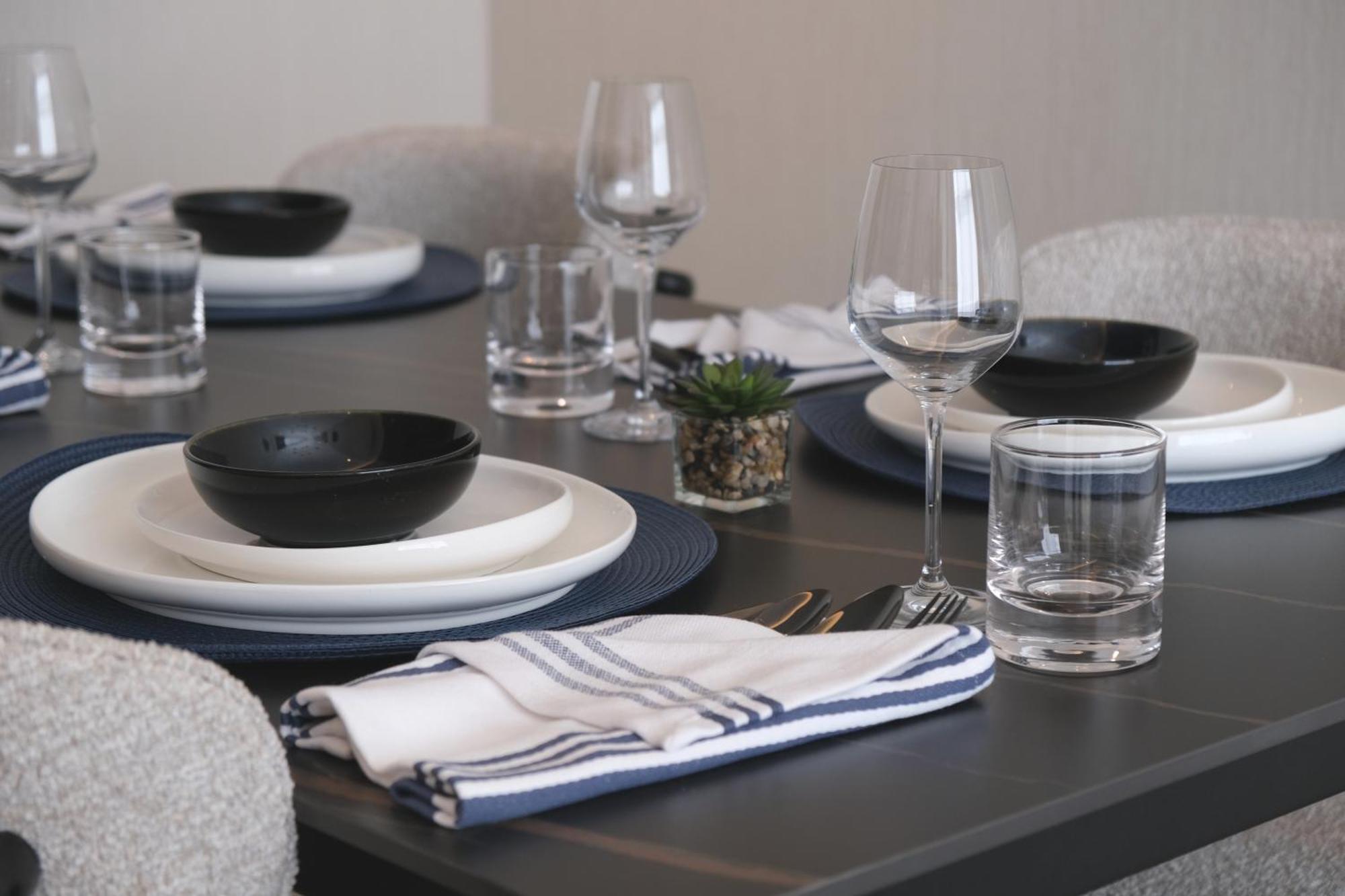 Charthouse Bahrain 호텔 마나마 외부 사진 Dinnerware